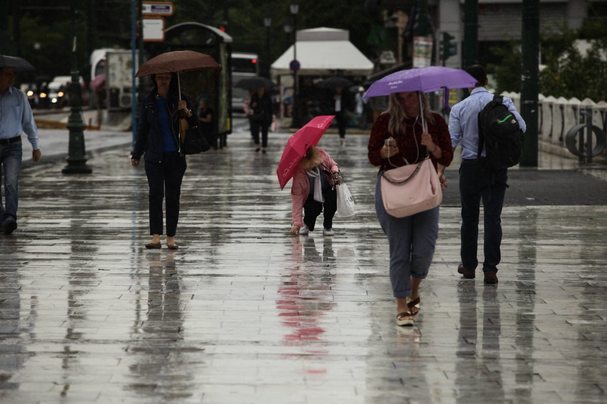  Ισχυρές βροχές και καταιγίδες την Τετάρτη – Πέφτει η θερμοκρασία